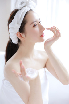 女士开襟乳液狂飙