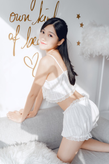 女大学生的沙龙室电影
